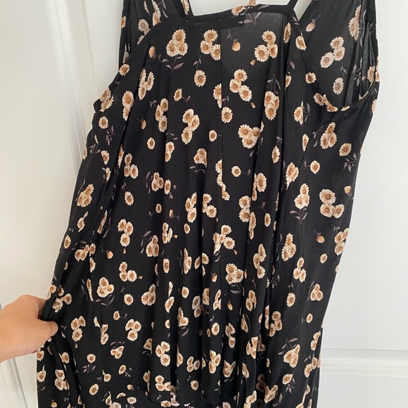 Brandy Melville | Floral tunic/mini dress - Picture 7 of 10